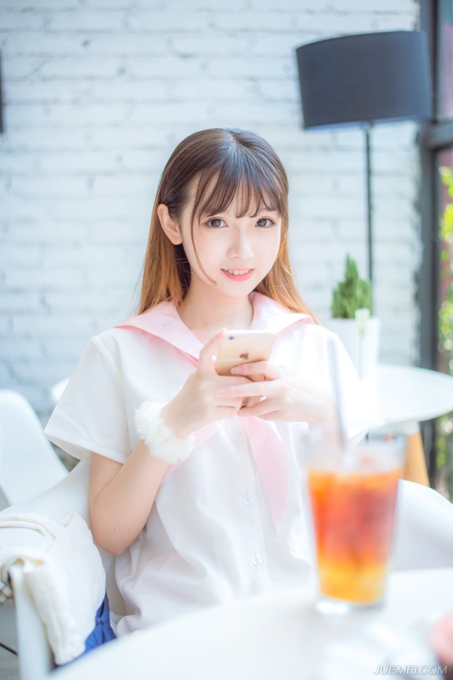 “好，好！”管家见孟达终于松口，忙不迭的点头答应一声，在孟达的带领下，两人一前一后一直走出成都。